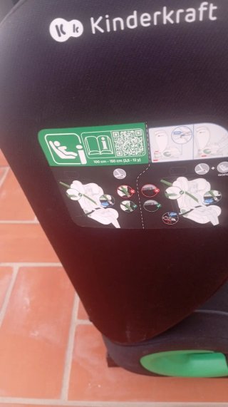 Silla coche Kinderkraft negra.