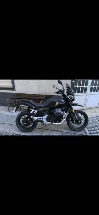 Moto Guzzi V85 Strada 2026 Negra