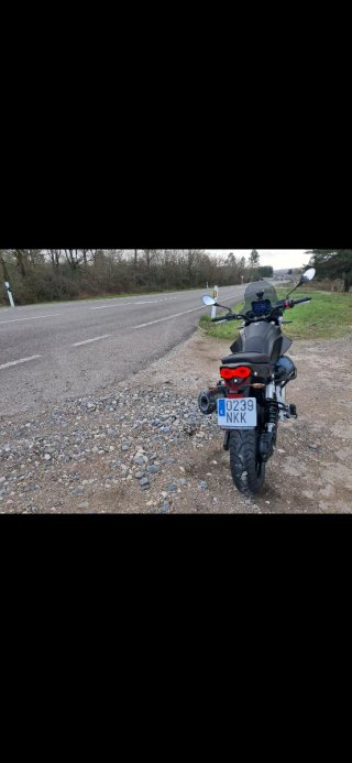 Moto Guzzi V85 Strada 2026 Negra