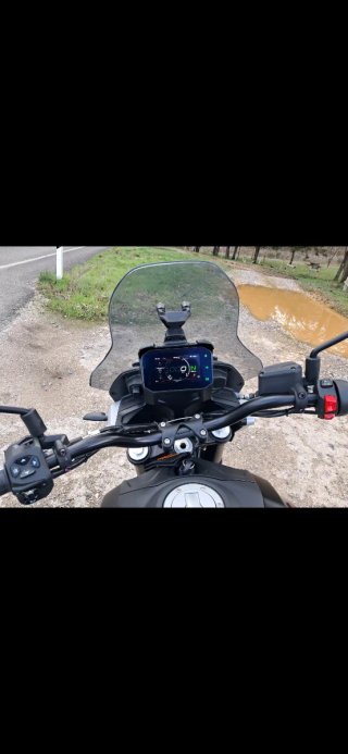 Moto Guzzi V85 Strada 2026 Negra