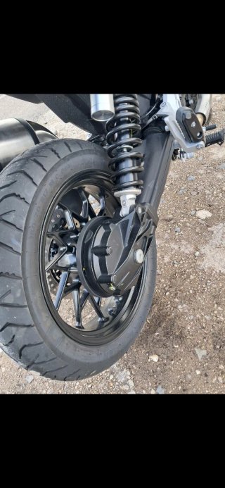 Moto Guzzi V85 Strada 2026 Negra