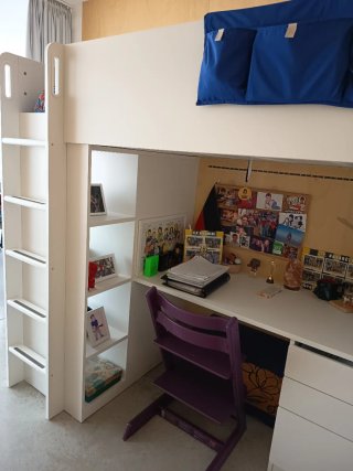 Cama, escritorio y armario IKEA juvenil