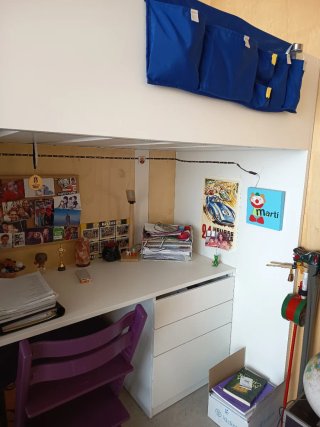 Cama, escritorio y armario IKEA juvenil