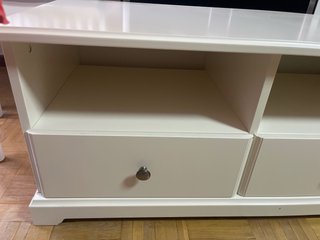 Mueble TV blanco con cajones