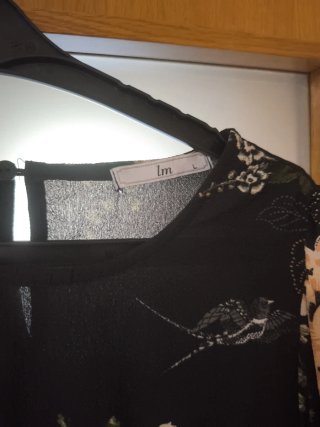 Blusa Im floral negra talla L