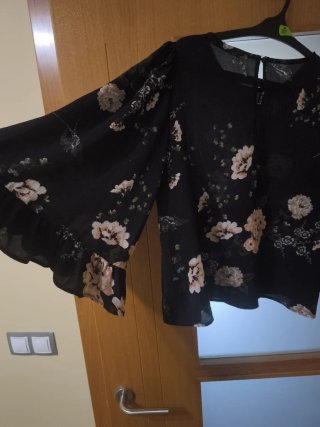 Blusa Im floral negra talla L