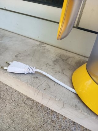 Spremiagrumi elettrico giallo