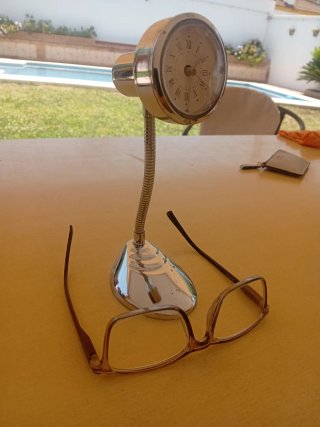 Reloj de mesa flexo