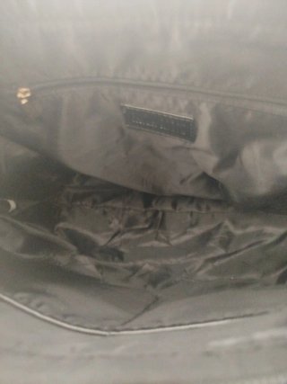 Bolso negro Paula Rossi con cremallera