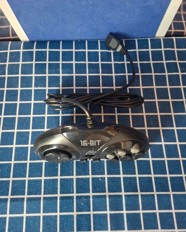 Controller 6 pulsanti MEGADRIVE nuovo