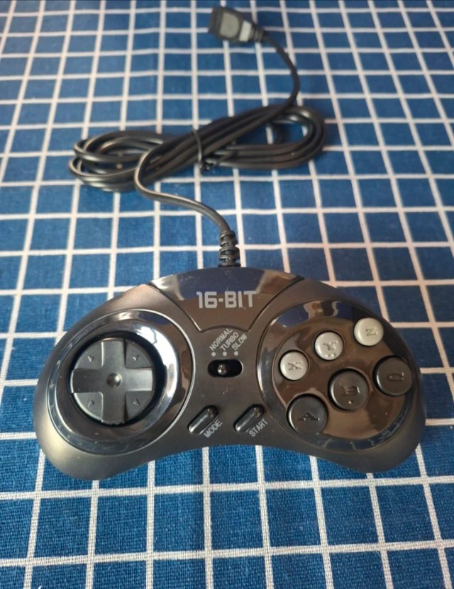 Controller 6 pulsanti MEGADRIVE nuovo