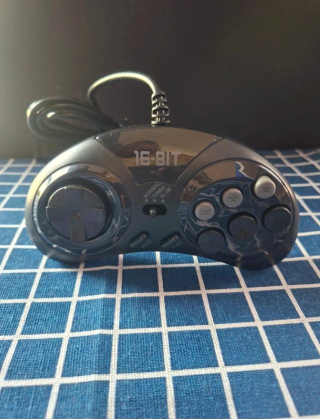 Controller 6 pulsanti MEGADRIVE nuovo
