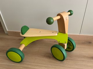 Bicicleta madera Hape verde sin pedales