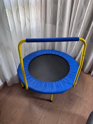 Trampolín infantil con barra de seguridad