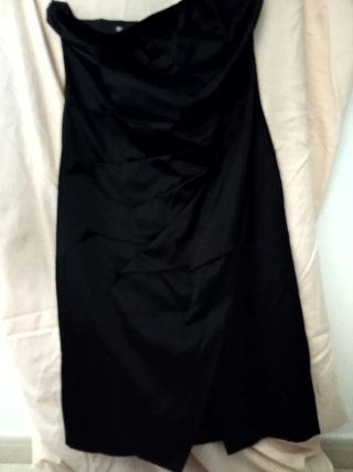 Vestido negro de fiesta sin tirantes