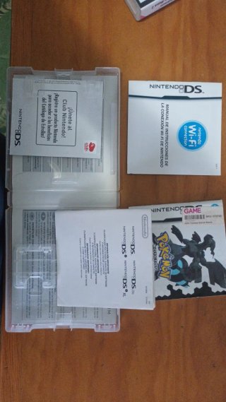 Caja y manuales pokemon blanco 1