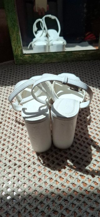 Tacones Stradivarius Blancos