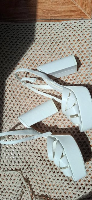 Tacones Stradivarius Blancos