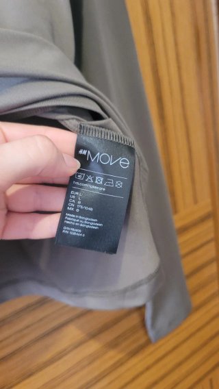 Camiseta H&M DryMove Manga Larga