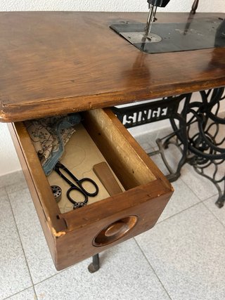 Máquina de coser Singer antigua