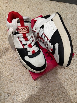 Zapatillas altas talla 39 sin usar