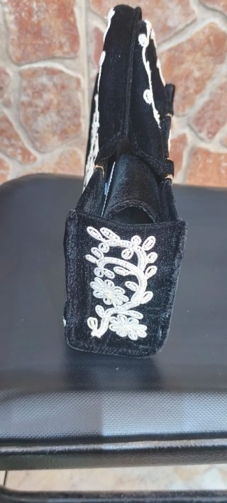 Bolso Zara Negro con Flores Blancas