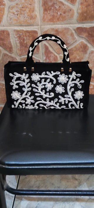 Bolso Zara Negro con Flores Blancas