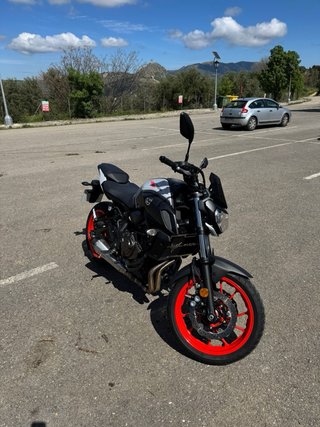 Yamaha MT-07 Negra y Roja