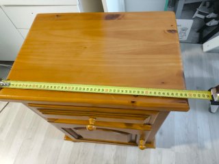 Mesita de noche de madera de pino