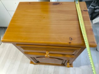 Mesita de noche de madera de pino