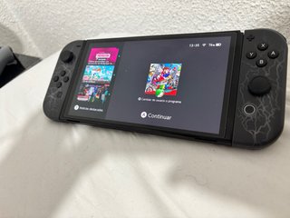 Nintendo Switch OLED Morado y Negro