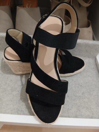 Sandalias cuña negras