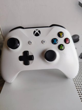 Xbox One S Blanca + Mando