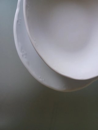 Vajilla de porcelana blanca,  Marca Mikasa