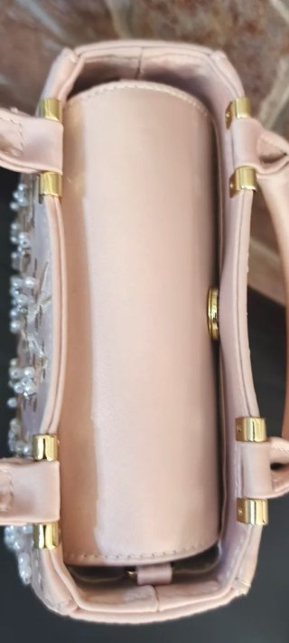 Bolso Beige y Dorado con Flores