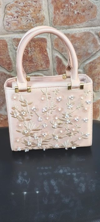 Bolso Beige y Dorado con Flores