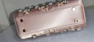 Bolso Beige y Dorado con Flores