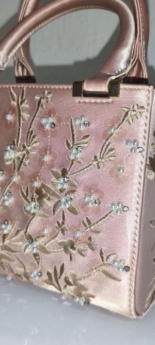 Bolso Beige y Dorado con Flores