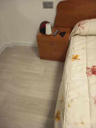 Dormitorio (cama,dos mesillas y colchón)