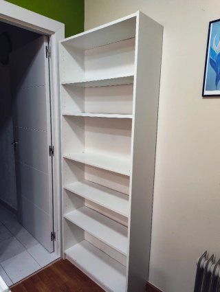 Estantería blanca grande de madera