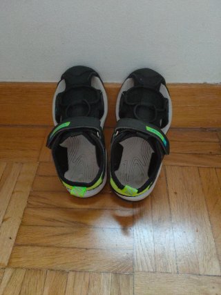 Sandalias deportivas niño negro y verde.N.29