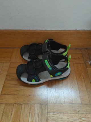 Sandalias deportivas niño negro y verde.N.29