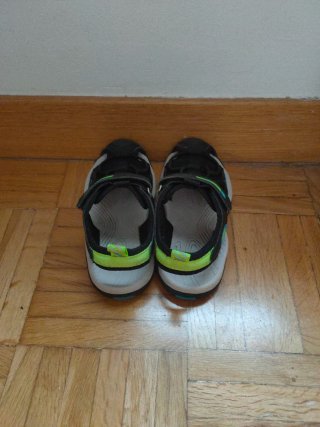 Sandalias deportivas niño negro y verde.N.29