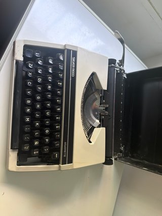 Máquina de escribir Olivetti Lettera DL