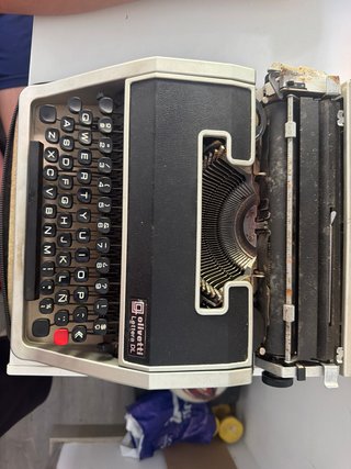 Máquina de escribir Olivetti Lettera DL