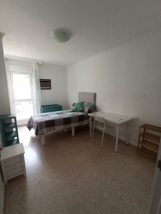 Se busca chica para compartir piso en Pinomontano