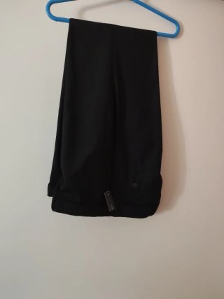 Traje de caballero negro Talla 54, pantalón 56