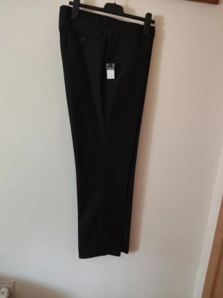 Traje de caballero negro Talla 54, pantalón 56