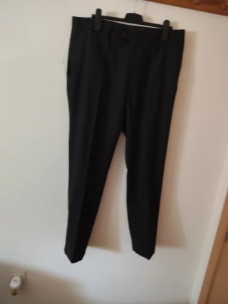 Traje de caballero negro Talla 54, pantalón 56
