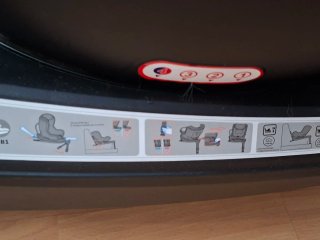 Silla de coche gris marca SIDE ARMOR